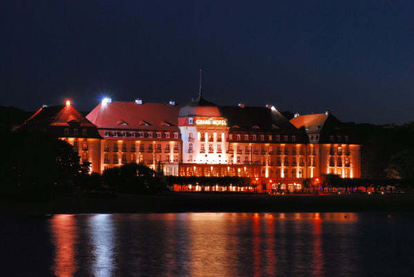 Grand Hotel Sopot nocą